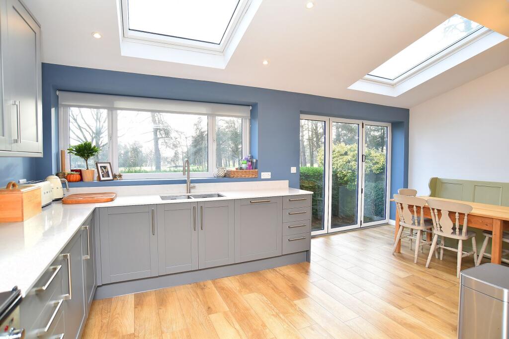 Maple Close, Harrogate, HG2 photo 2