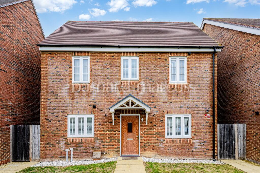 3-bed detached on Isabella Walk, Tadworth, £575,000
