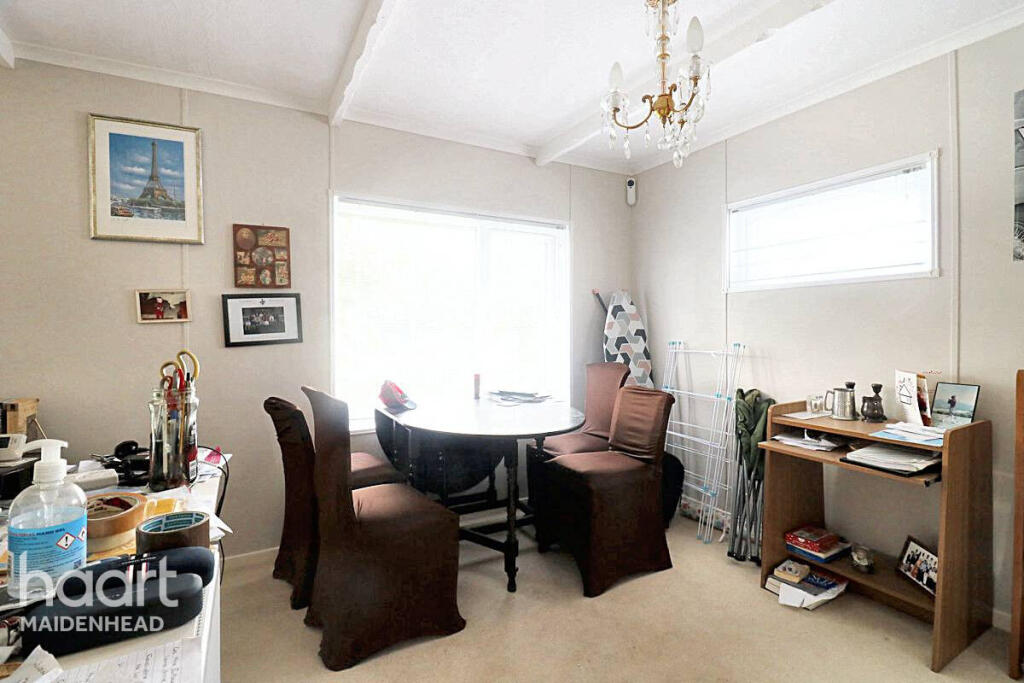 House in BRACKNELL, Warfield - View 4