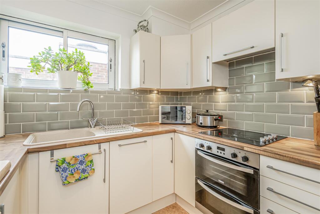 Apartment in Havant, Langstone, Bedhampton - View 5