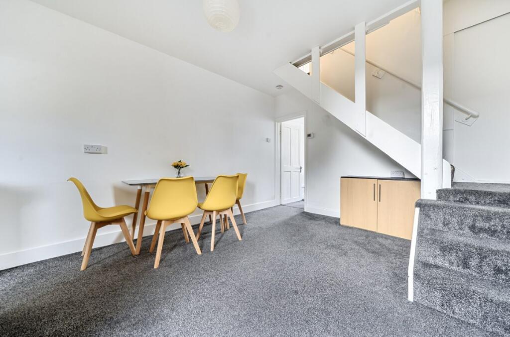 House in Bedford, Fenlake, Kingsbrook - More