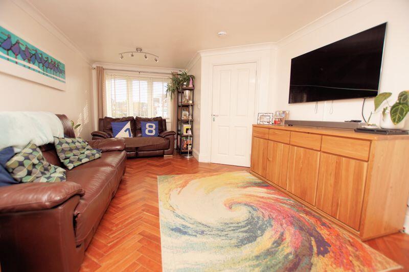 Langton Close, Lee-On-The-Solent, PO13 photo 3