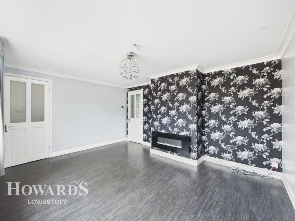 Castleton Close, Lowestoft photo 4