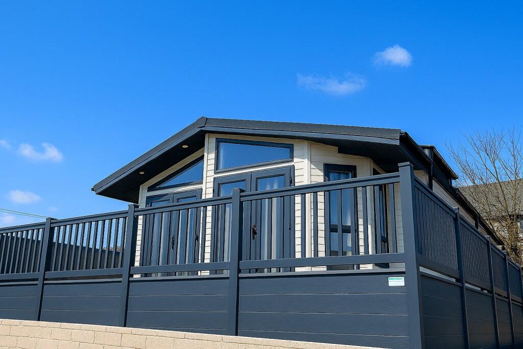 Newquay, Cornwall, TR8 photo 2