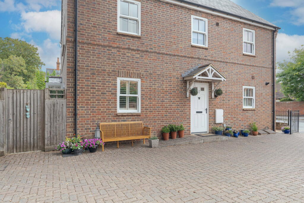 Main image of property: St. Johns Road, Wallingford, OX10 9AD