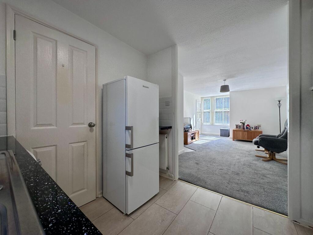 Apartment in Southend-on-Sea - View 5