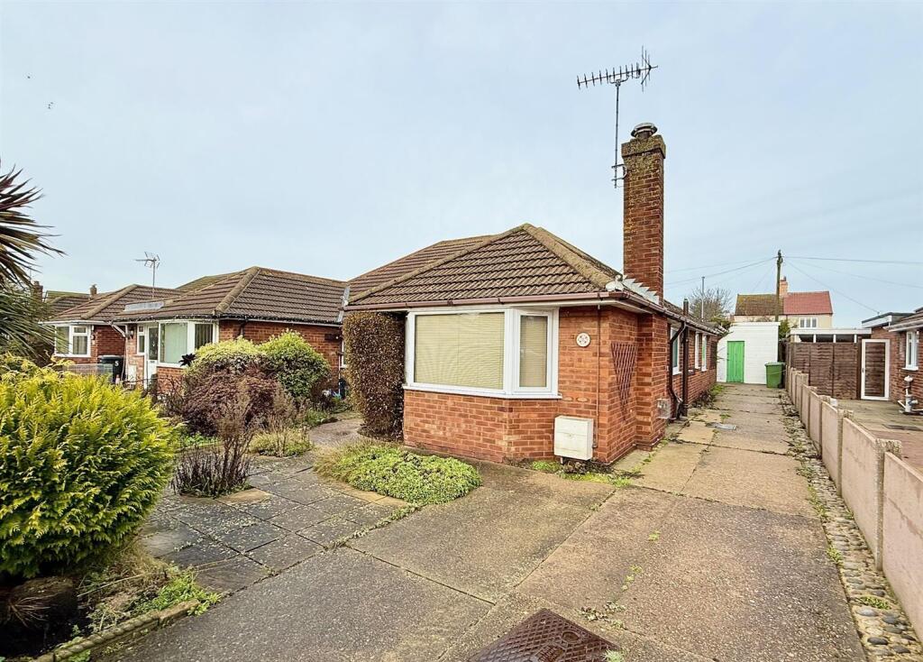 3-bed bungalow on Links Close, Caister-On-Sea, £240,000
