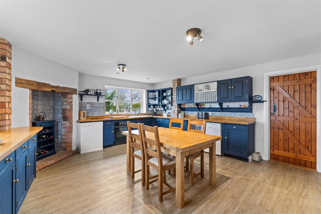 House in Newark, Shelton - View 3