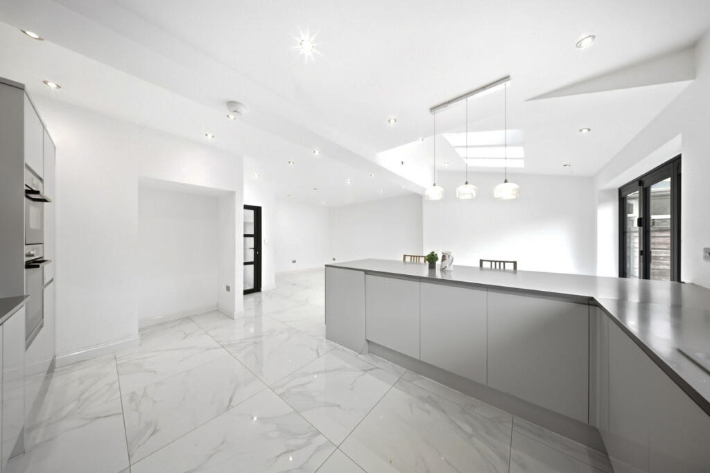 House in Leigh, Bedford - View 5