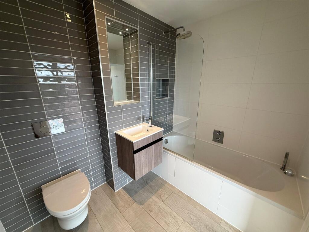 Apartment in Poole, Parkstone - View 3