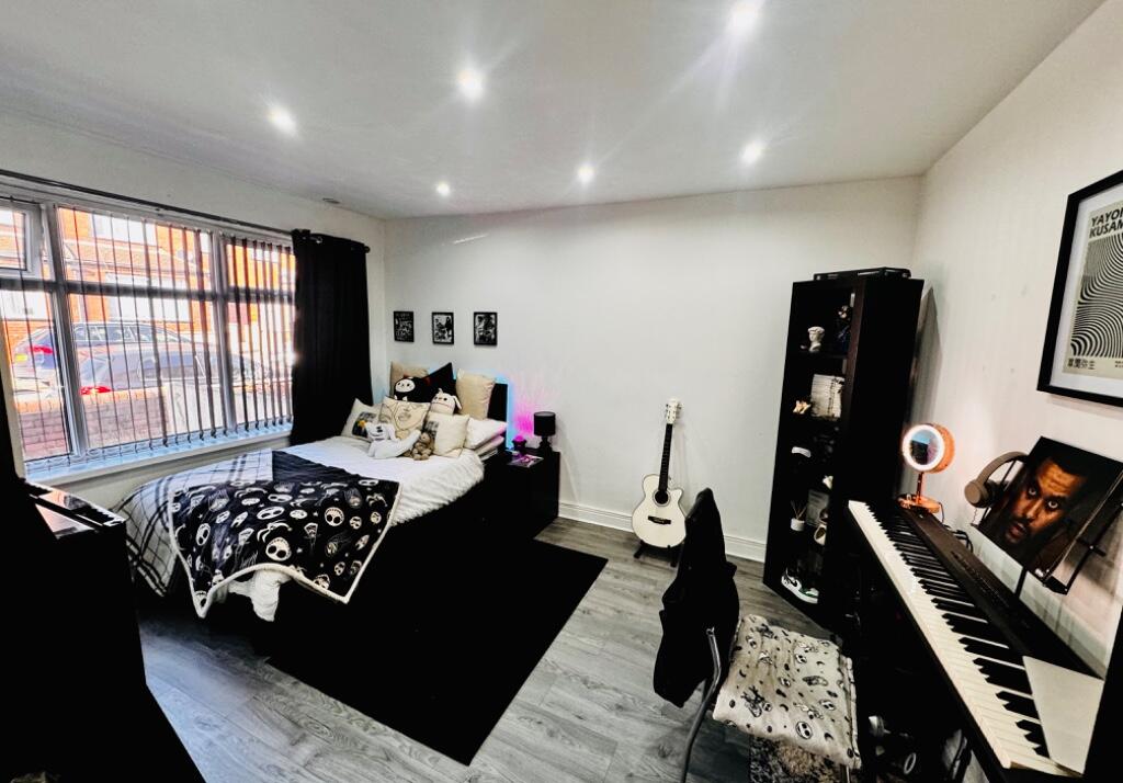 Mayville Avenue, Leeds, West Yorkshire, LS6 - View 2