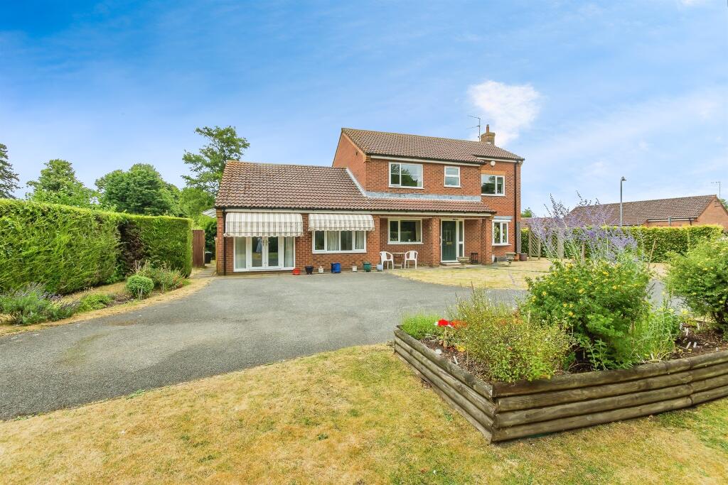 4-bed detached on Mondemont Close, Holbeach, Spalding, £365,000