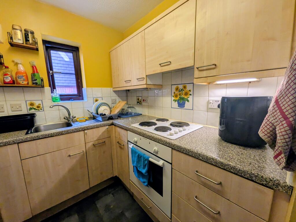 Apartment in Reigate and Banstead, Surrey - View 5