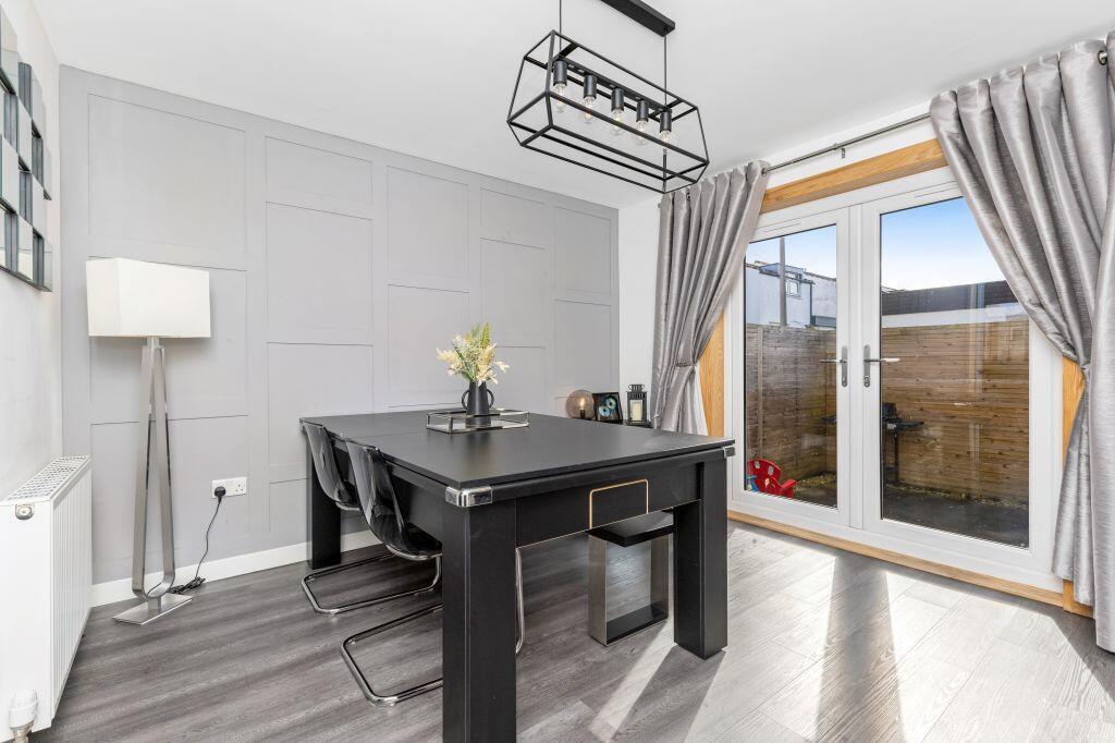 House in Edinburgh, Bughtlin, East Craigs - More