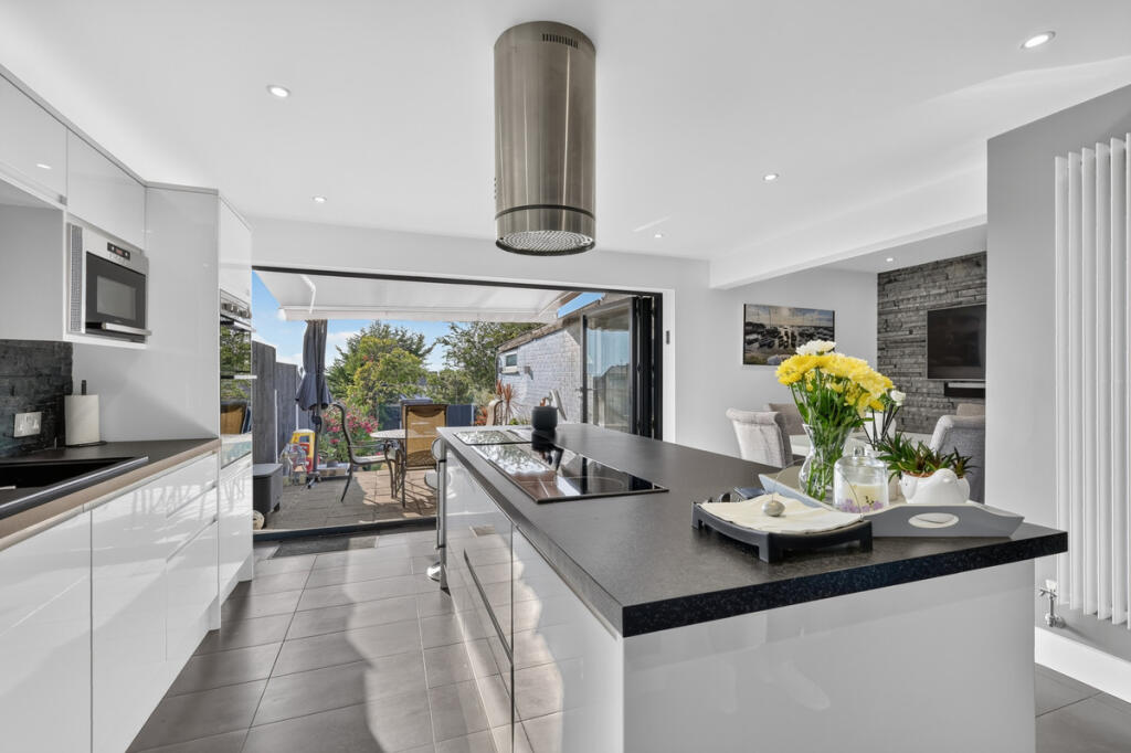 House in Southend-on-Sea - More