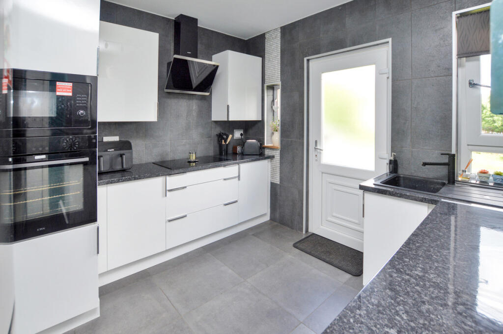 Apartment in Glasgow, South Lanarkshire - View 4