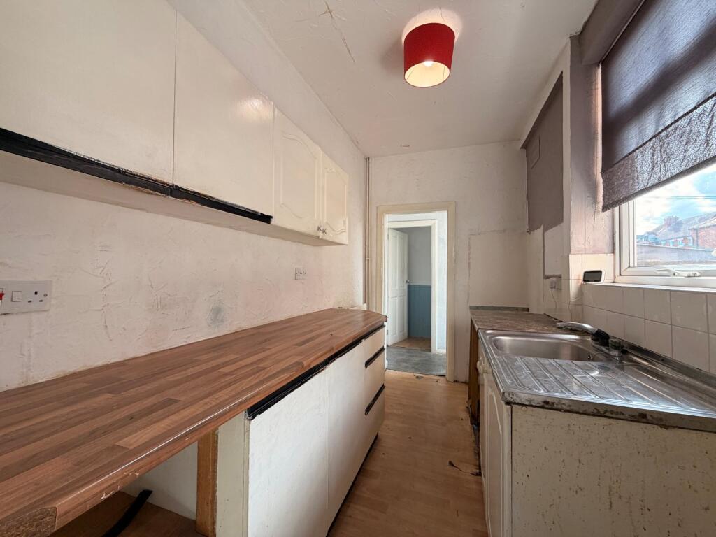House in Bolsover, Shirebrook - More
