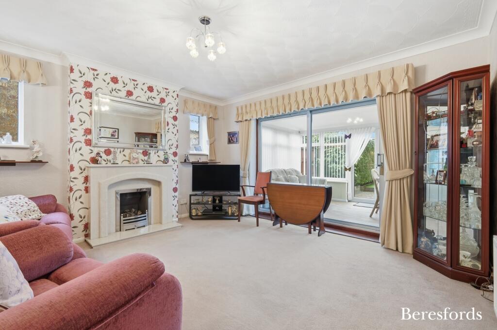 Arnolds Avenue, Hutton, CM13 - View 2