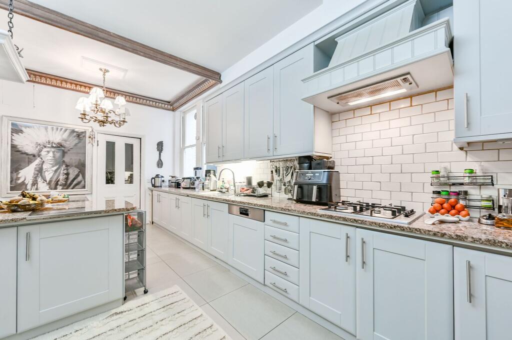 4 bedroom flat for rent