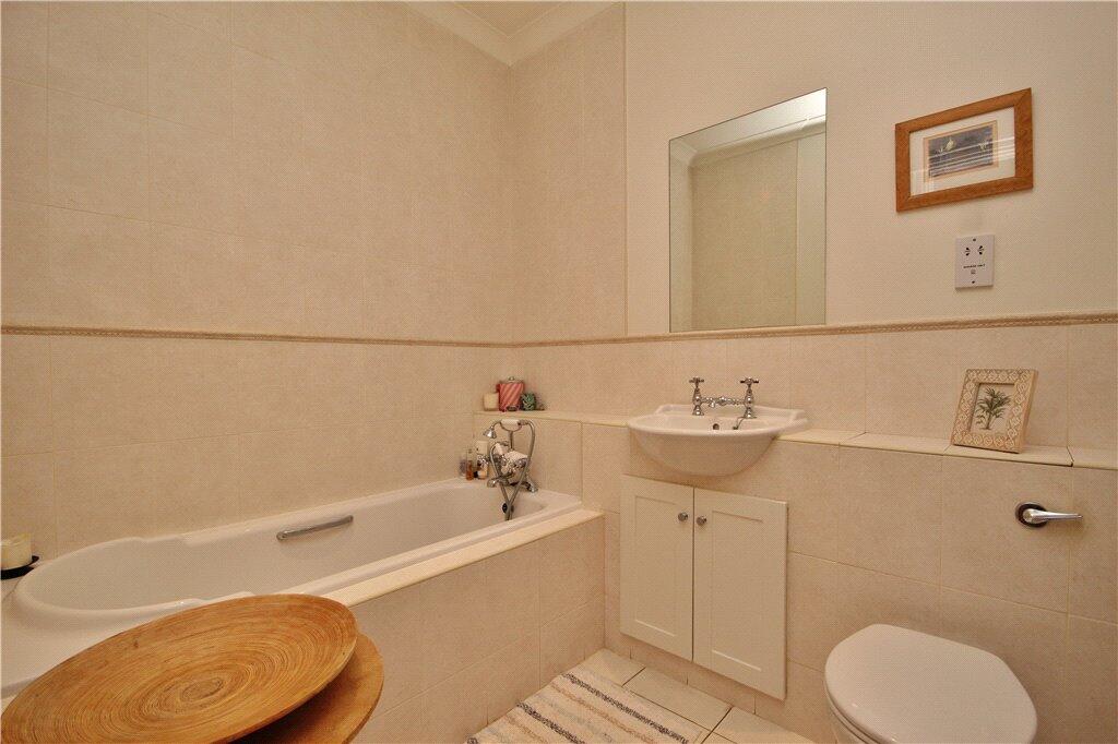 Apartment in Guildford, Surrey - View 5