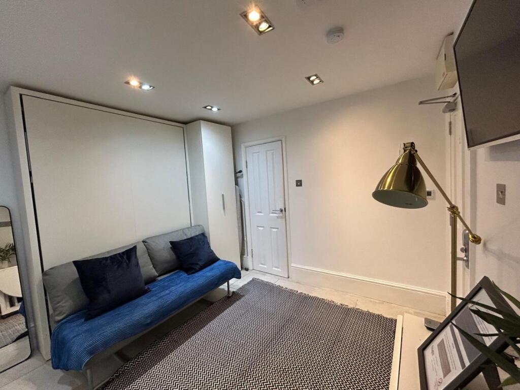 Studio flat for rent