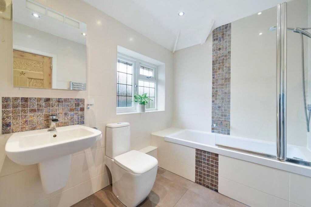 House in Epsom and Ewell, Manor Park - More