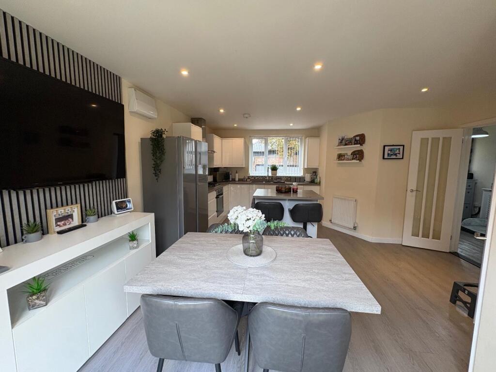 House in Desborough, North Northamptonshire - View 3