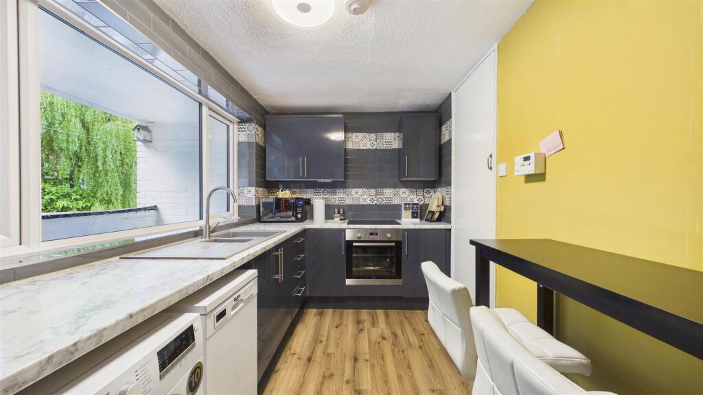 Apartment in Dudley, West Midlands - View 2