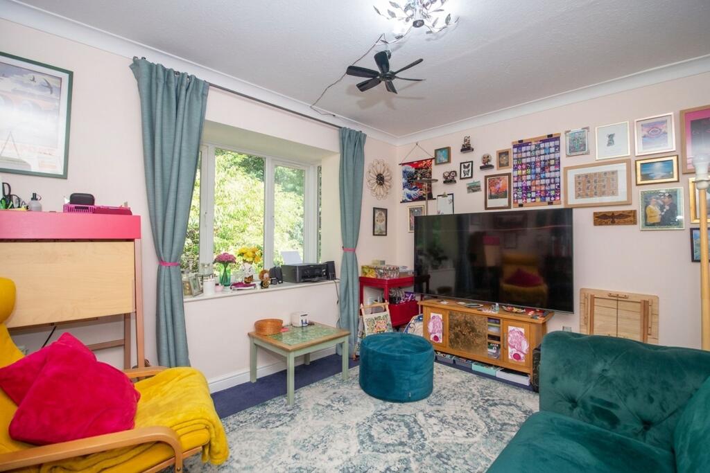 Apartment in Watford - More