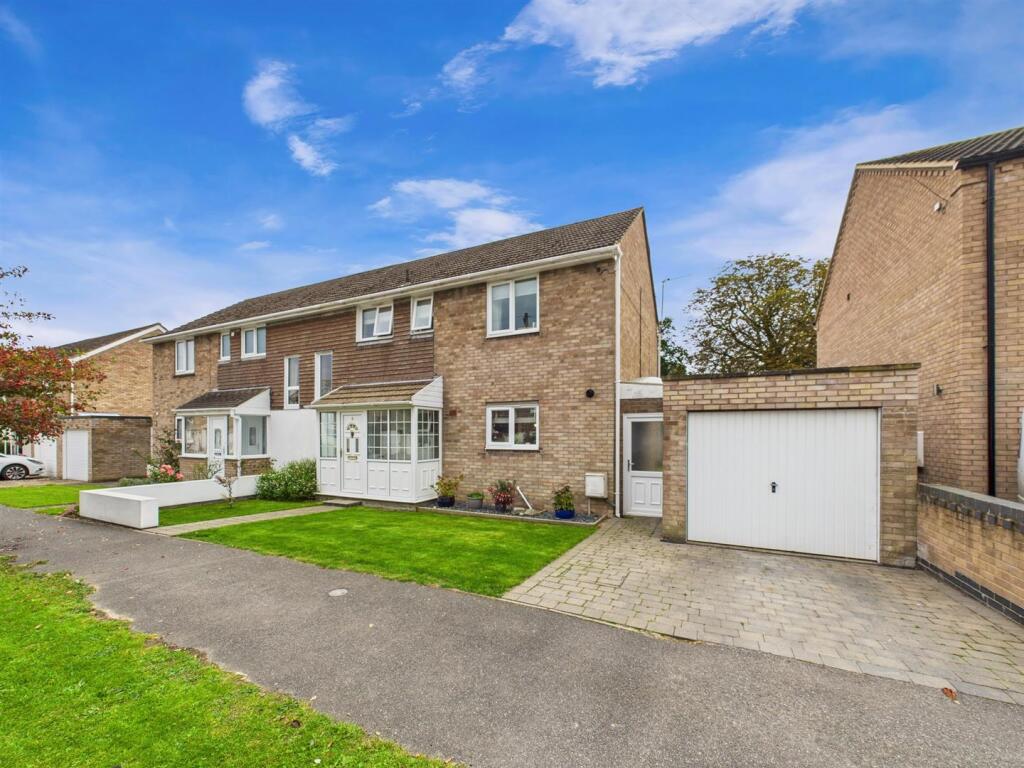 3-bed semi-detached on Provost Road, Manby, Louth, £239,950