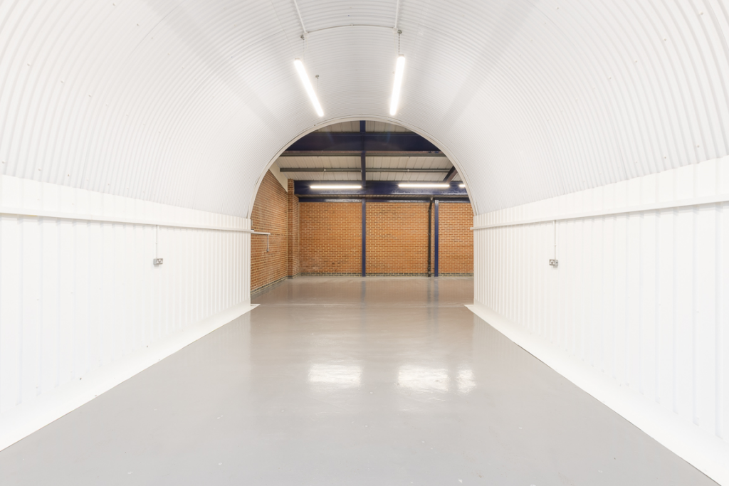 An empty arch with white lining, made up of two interlinked arches.