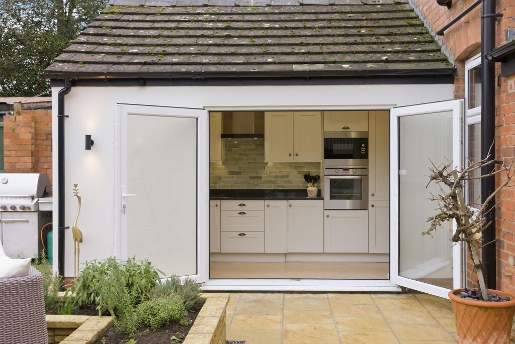 20, Albert Road, Evesham, WR11 photo 2
