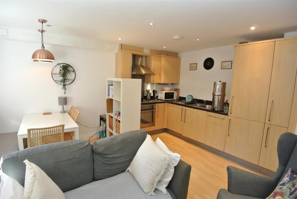 Apartment in Twickenham - View 4