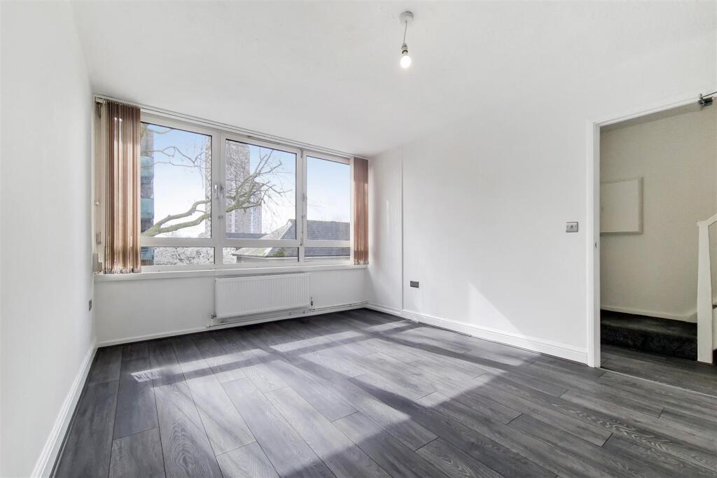 Main image of property: Tideway House, Canary Wharf, E14