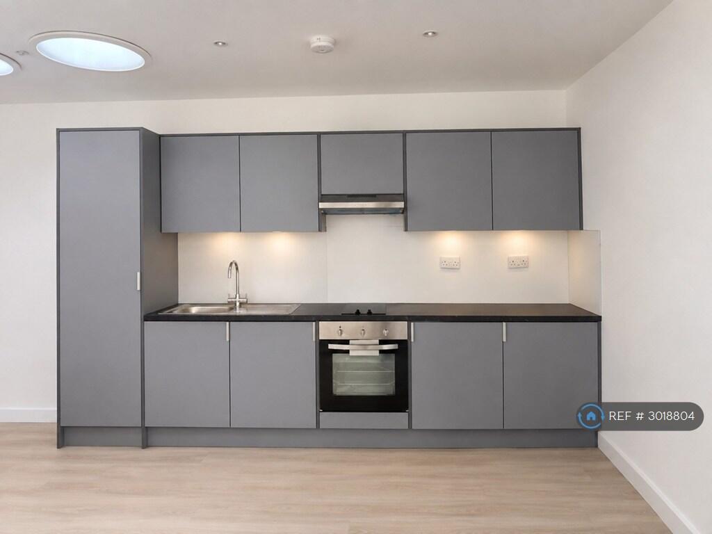 Apartment in Hemel Hempstead - View 3