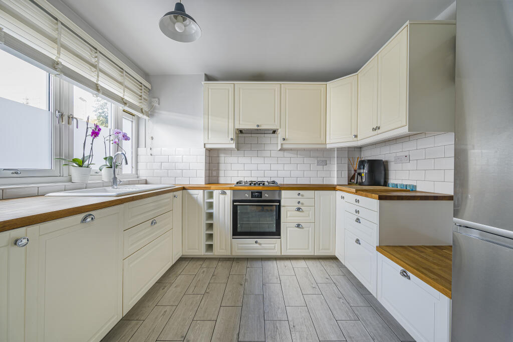 Apartment in London - View 3
