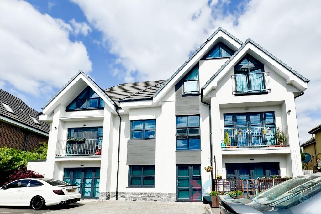 Main image of property: Professional Couples! 2 Bed Flat at The Alba on Holdenhurst Road!