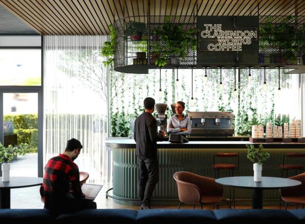 4049_THE CLARENDON COMMERCIAL_BAR_VIGNETTE SECOND_HR_IK.jpg