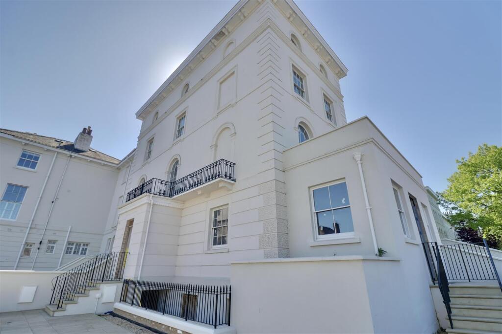 Apartment in Portsmouth - View 2