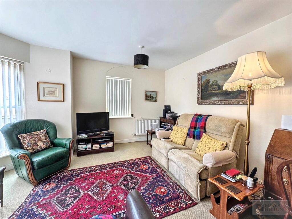 Apartment in Stoke-on-Trent - View 4