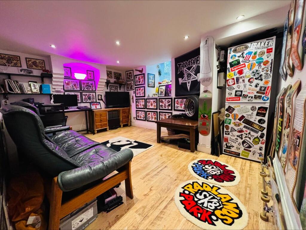 House in Northampton, Phippsville - More