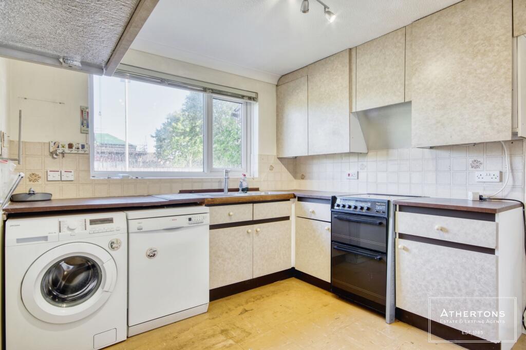 Christopher Crescent, Oakdale, Poole photo 2