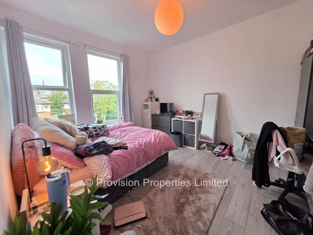 6 bedroom terraced house for rent