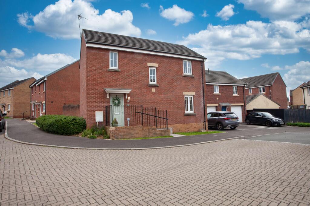 Main image of property: Lonydd Glas, Pontyclun CF72 9FW