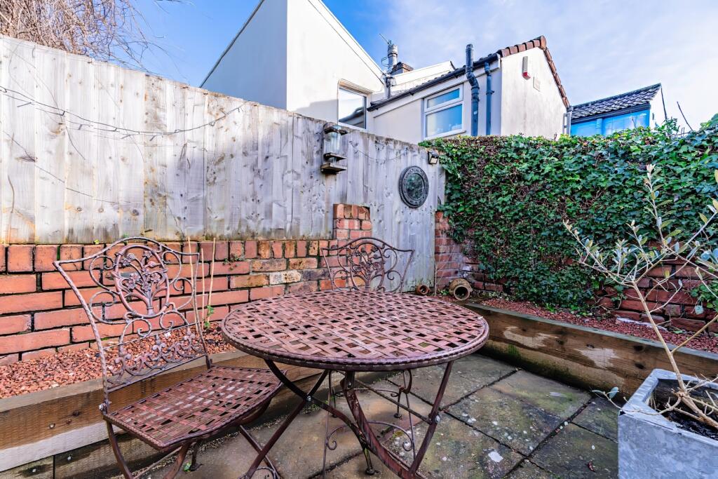 Apartment in Bristol - View 3