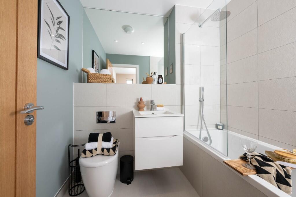 House in Wokingham - More