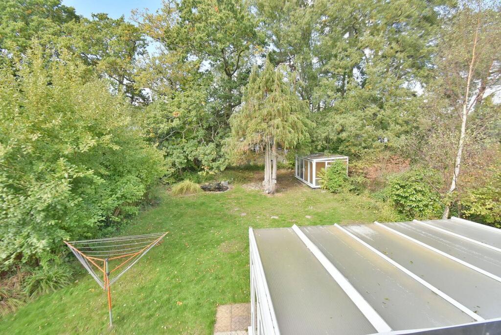 Longacre Drive, Ferndown, BH22 photo 2