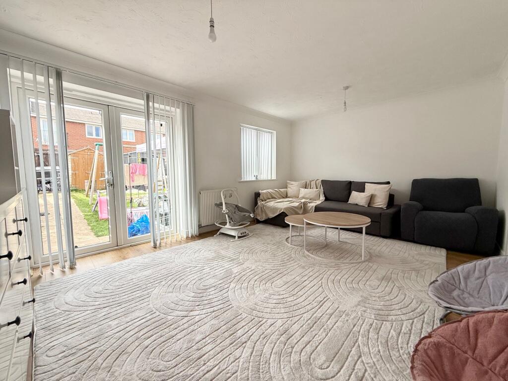 House in Luton - View 4