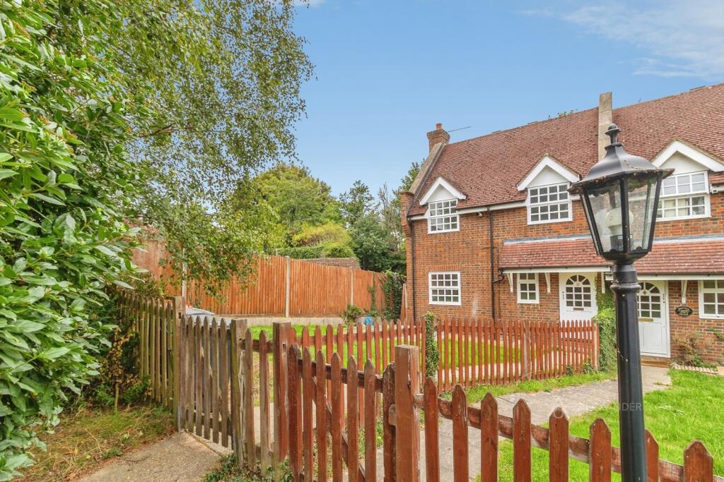 Main image of property: Half Moon Place, London Road, Dunstable, LU6