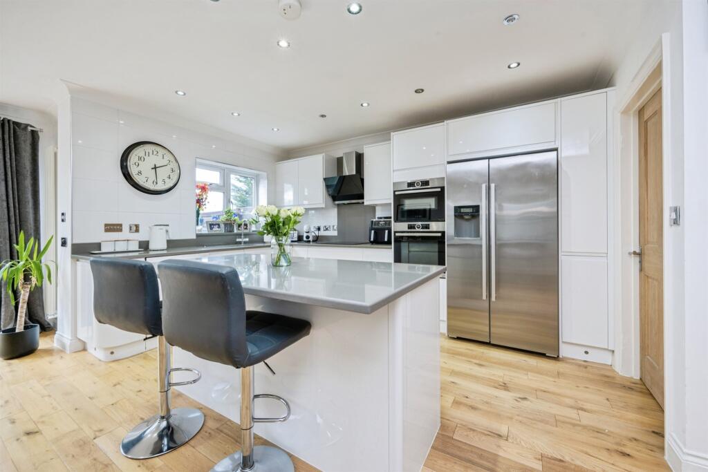 Additional image 11 of Mount Drive, Park Street, St. Albans